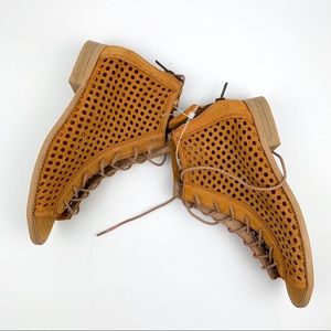 Musse & Cloud Aiden lace up Perforated Sandal